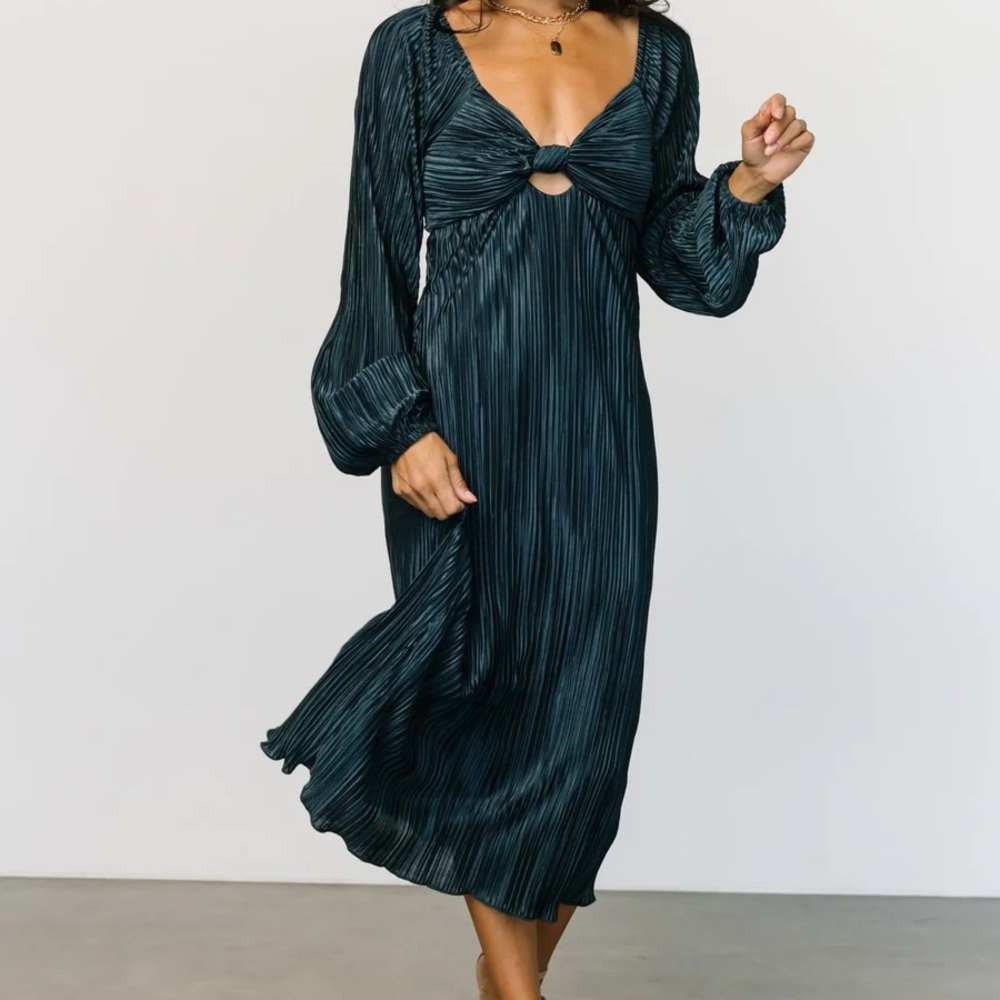 Elegant Black Pleated Dress